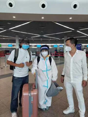 曾流浪街头的云南女孩，在众人帮助下今天回到中国