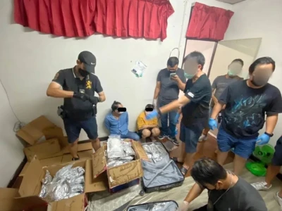 走私近一吨冰毒到台湾的毒贩落网！现场缴获大量冰毒……