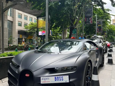 全球仅20辆的「限量版布加迪跑车」出现在曼谷街头了！