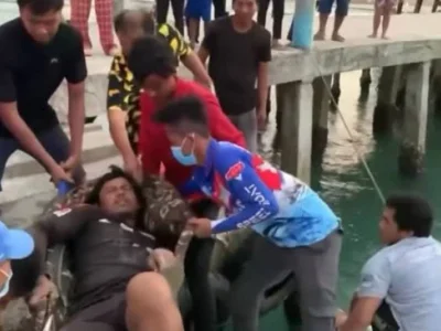 西港男子被石块砸到，通过快艇紧急送医！