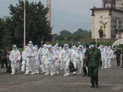 中国遣返110名没有合法证件的越南人，1人是通缉犯