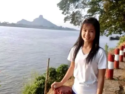 缅甸一名25岁女护士罢工后偷渡他国避难，遭军警抓捕时溺水身亡