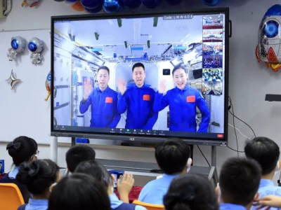 了解航天知识，激发科学兴趣：大马学生与中国航天员“对话”