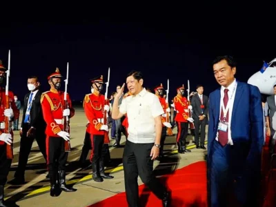 菲律宾总统小马抵柬参加东盟峰会 冀与中国领导人会晤