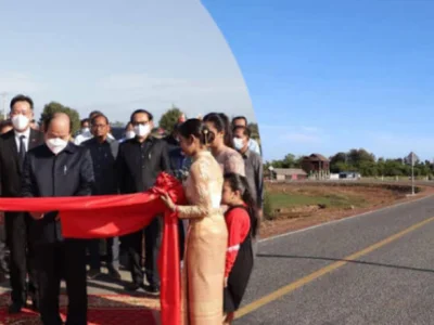 中国援柬的农村道路二期工程已竣工