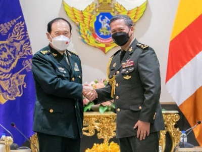 洪玛耐会见中国国防部长