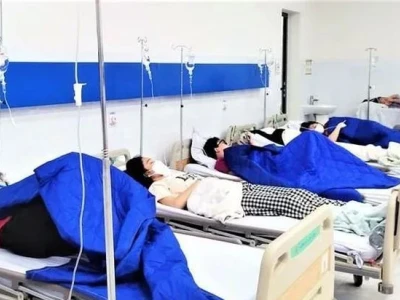 痛心！越南学校发生大规模集体中毒事件，1名外国学生死亡