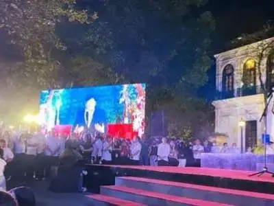 菲律宾总统领导了圣诞树点灯仪式