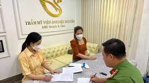 越南一60岁女子去割双眼皮，割完后眼睛却闭不上了...