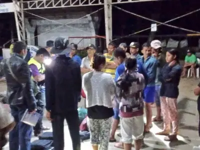 菲律宾一地山洪暴发，一辆吉普尼直接被冲走，8人不幸身亡