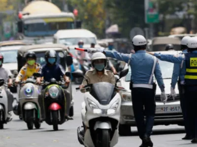 洪森：遵守交规，不需要怕交警！