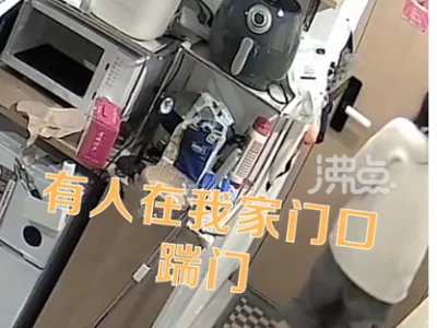 女子给邻居赠药因头晕延误被踹门辱骂，警方：已互相道歉，网友：啊？？