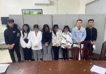 玩得太疯狂！越南青年租下5名女服务员回家吸毒