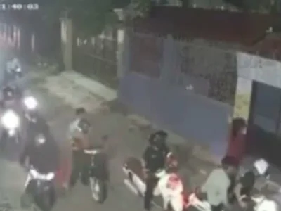 金边约20名不法分子夜间拿石头砸咖啡厅，引起居民恐慌！