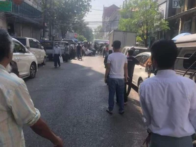 BBQ了，缅甸小伙抢银行劫走1.9亿，钱还没捂热被围观群众抓了