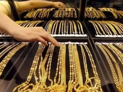 装监控、配保安、练缅拳……被抢怕了的仰光金店“全副武装”