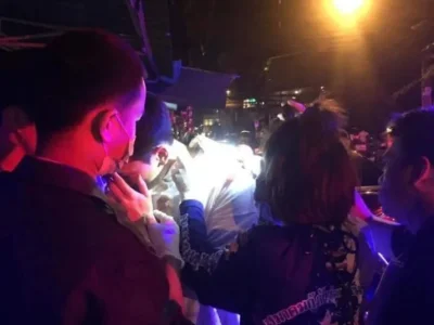 大过年的，中国游客半夜在清迈街头打架，全进医院了……