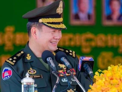 洪玛耐笑谈：经常有老奶奶亲我
