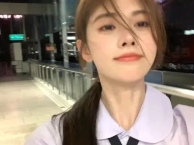 中国女星鞠婧祎身穿泰国校服现身曼谷街头，泰国将成明星打卡胜地？