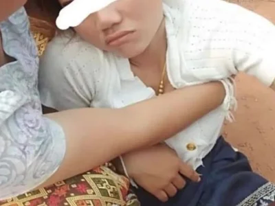 老挝美女参加前男友婚礼，伤心醉倒