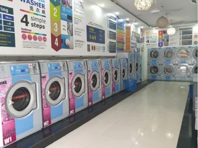 太熊了！趁妈妈玩手机，大马一名5岁小男孩将妹妹塞进洗衣机...