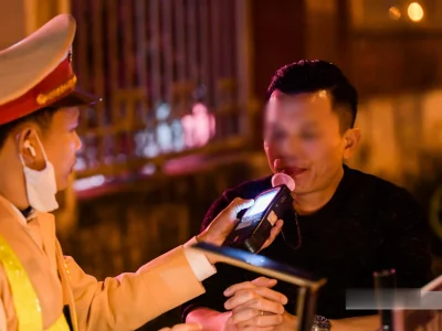 警察将盛装打扮以测试餐馆和餐馆附近的酒精含量