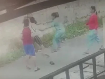 “你敢报警，杀了你！”国外务工的缅籍女子在大街上被暴打