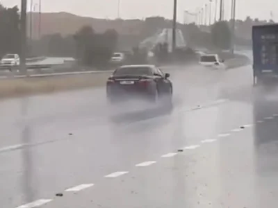 阿联酋的暴雨和冰雹:你手机上收到这个紧急警报了吗?
