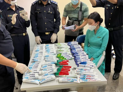 越南空姐运毒11公斤，过安检时被发现，网友表示：外快有多么好赚？