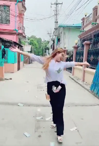 这个缅甸妹子炫富获力挺！她不仅是“大撒币”，还帮助穷苦人