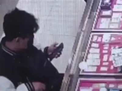 北京神秘男子花400多万元买空两家店金条，一查全是电信诈骗赃款……