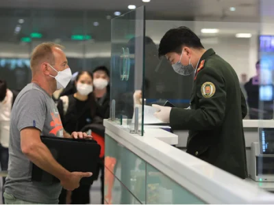 越南政府拟“放宽”出入境管理政策 延长签证期限