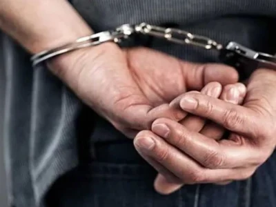 假交易真抢劫！4人团伙因在迪拜试图抢劫100部手机被捕