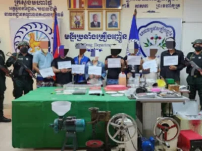 金边警方打击非法制毒窝点，8人被捕！