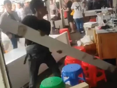 突发！缅甸曼德勒玉石市场一华人商铺遭打砸，现场视频曝光！