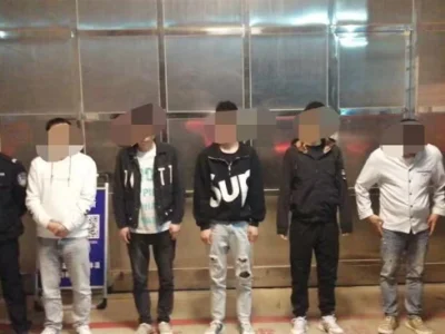 湖北咸宁市男子聚众赌博引发斗殴，报警求助后5人反被拘