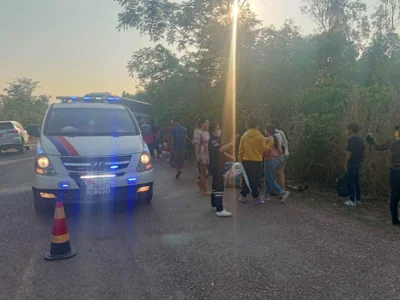 老挝惨烈车祸，货车撞大巴，死亡人数已达8人