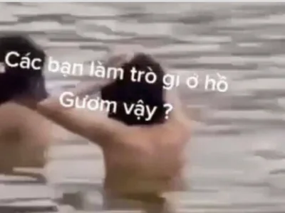 辣眼睛！两名裸女竟在环剑湖里洗澡！