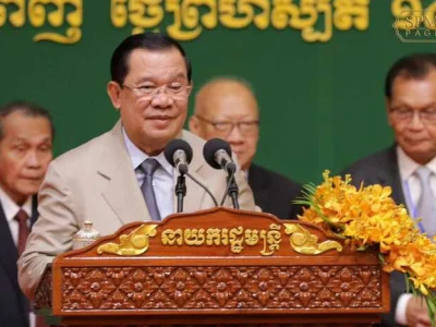 洪森首相：我接受过4次手术，眼部手术最痛苦