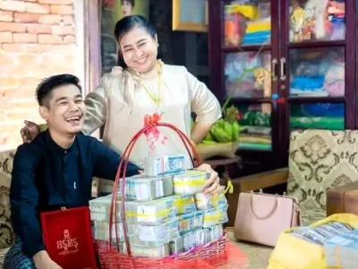 “阿姨，我不想努力了...”富婆很高兴！带25亿现金到小伙家求婚