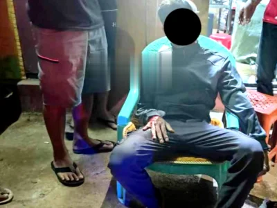 缅北腊戌大学附近，一名青年被人持刀追砍