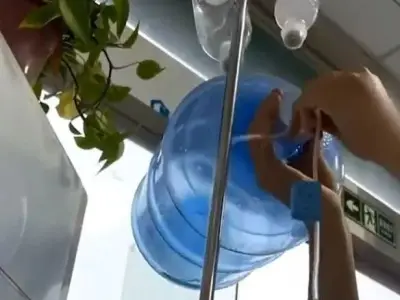 紧急辟谣，系摆拍！