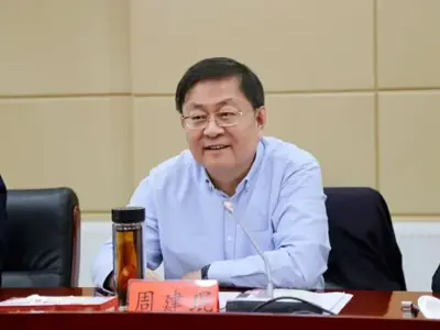 上班时间从办公楼被带走的周主席，大搞权色交易！