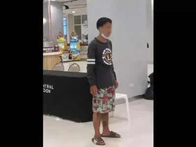 19岁少女被骑摩托车的男子追逐并强行搂抱亲吻