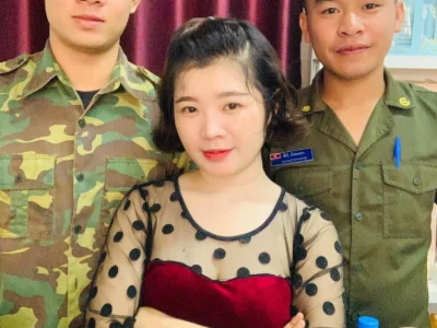 老挝女子同时和2名男子举行婚礼引热议，爱情的尽头是直播卖货？