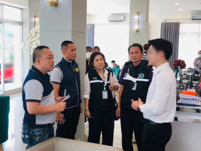著名诊所吸引性工作者前来进行女性生殖器官激光手术，后将未经处理的视频上传至YouTube平台