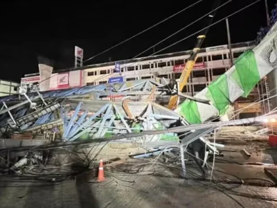 太恐怖！泰国曼谷高架桥突然坍塌致2死12伤，市长要求追究承包商责任！