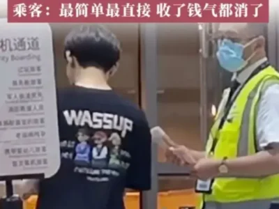 航班延误，工作人员直接发现金？乘客：简单粗暴，瞬间消气