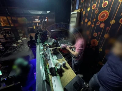 大马夜店DJ“打碟”声太吵，引来警方上门捉人！