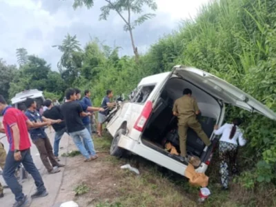 泰国一旅行团在老挝境内遭遇车祸 致6人死亡